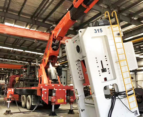 名山附近随车吊出租，轻松解决运输难题