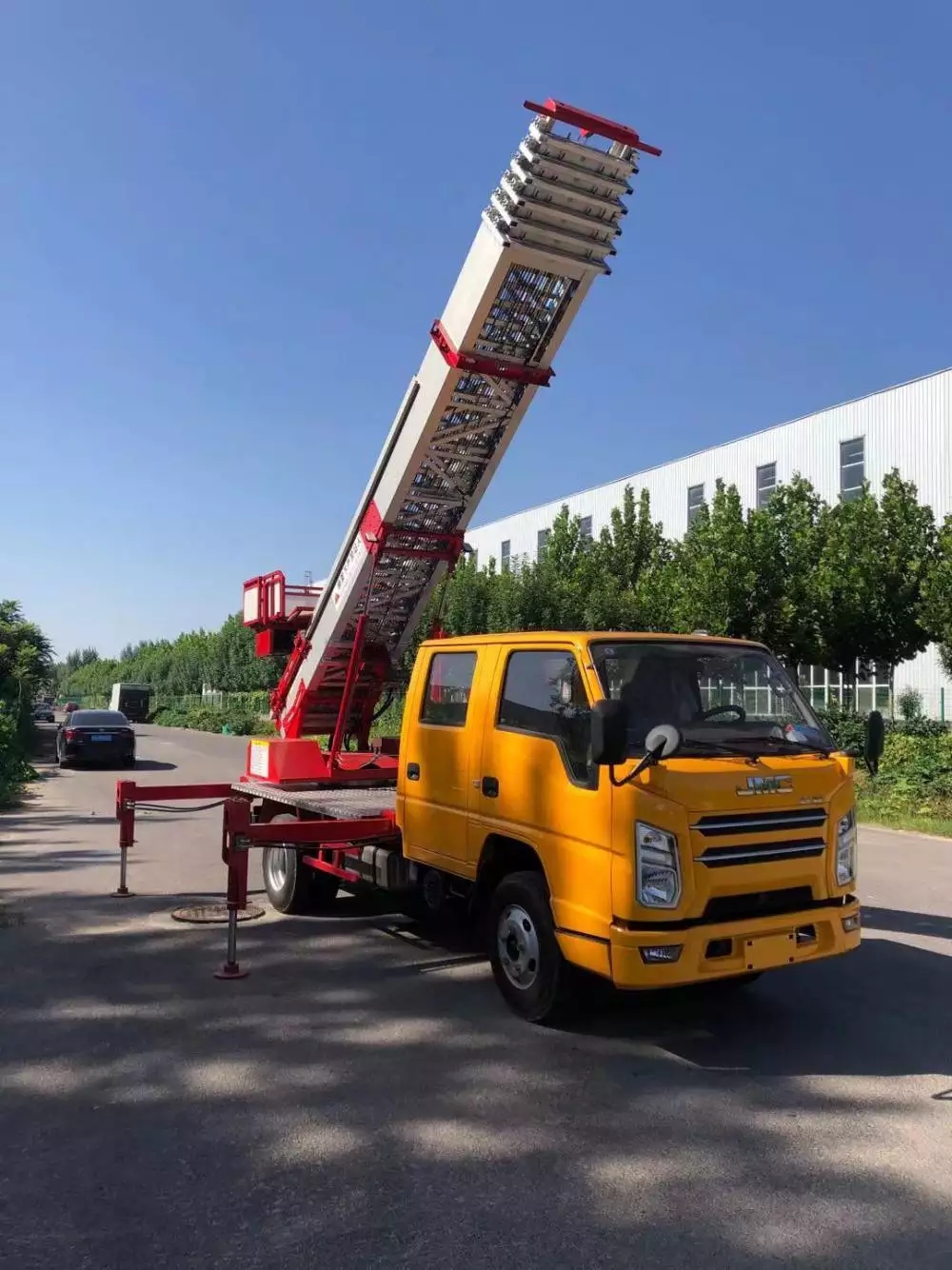 名山附近的云梯车出租服务：轻松解决高空作业需求